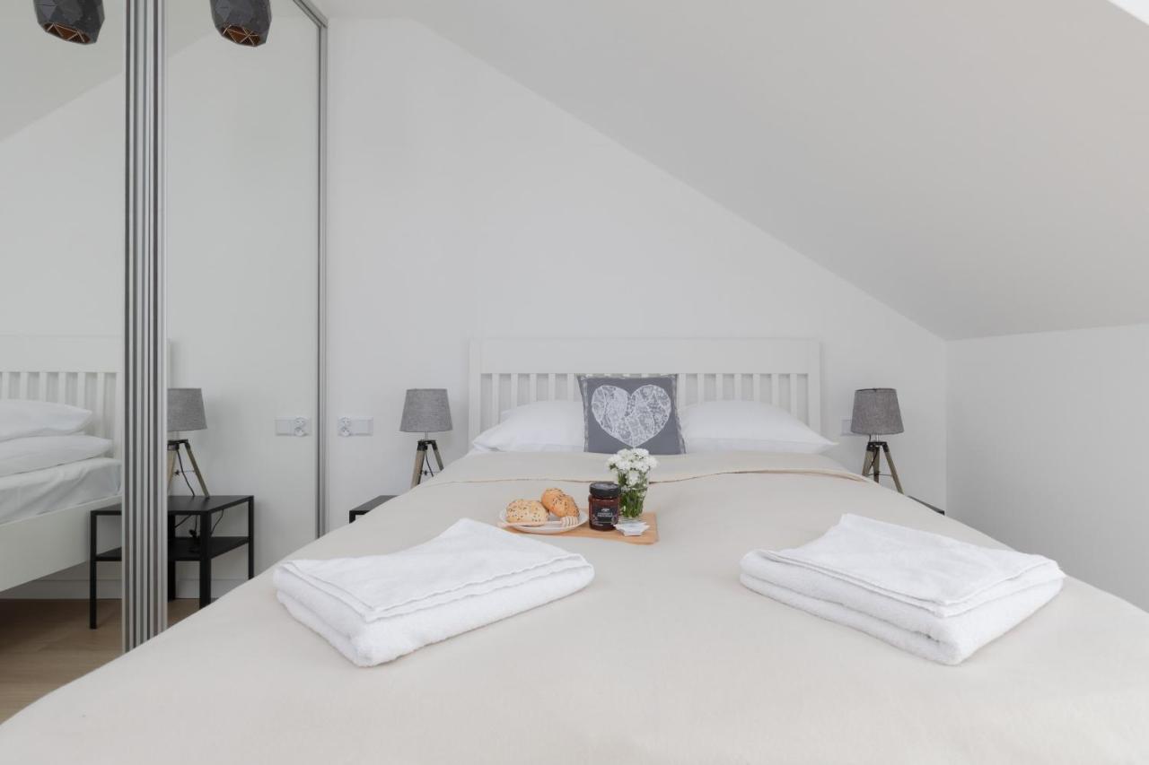 Posesja Kapitanska Przy Plazy Apartments Grzybowo By Noclegi Renters Eksteriør billede